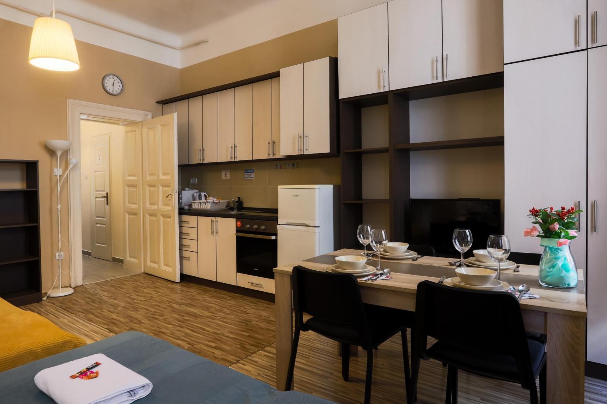 בודפשט East Station Apartments מראה חיצוני תמונה